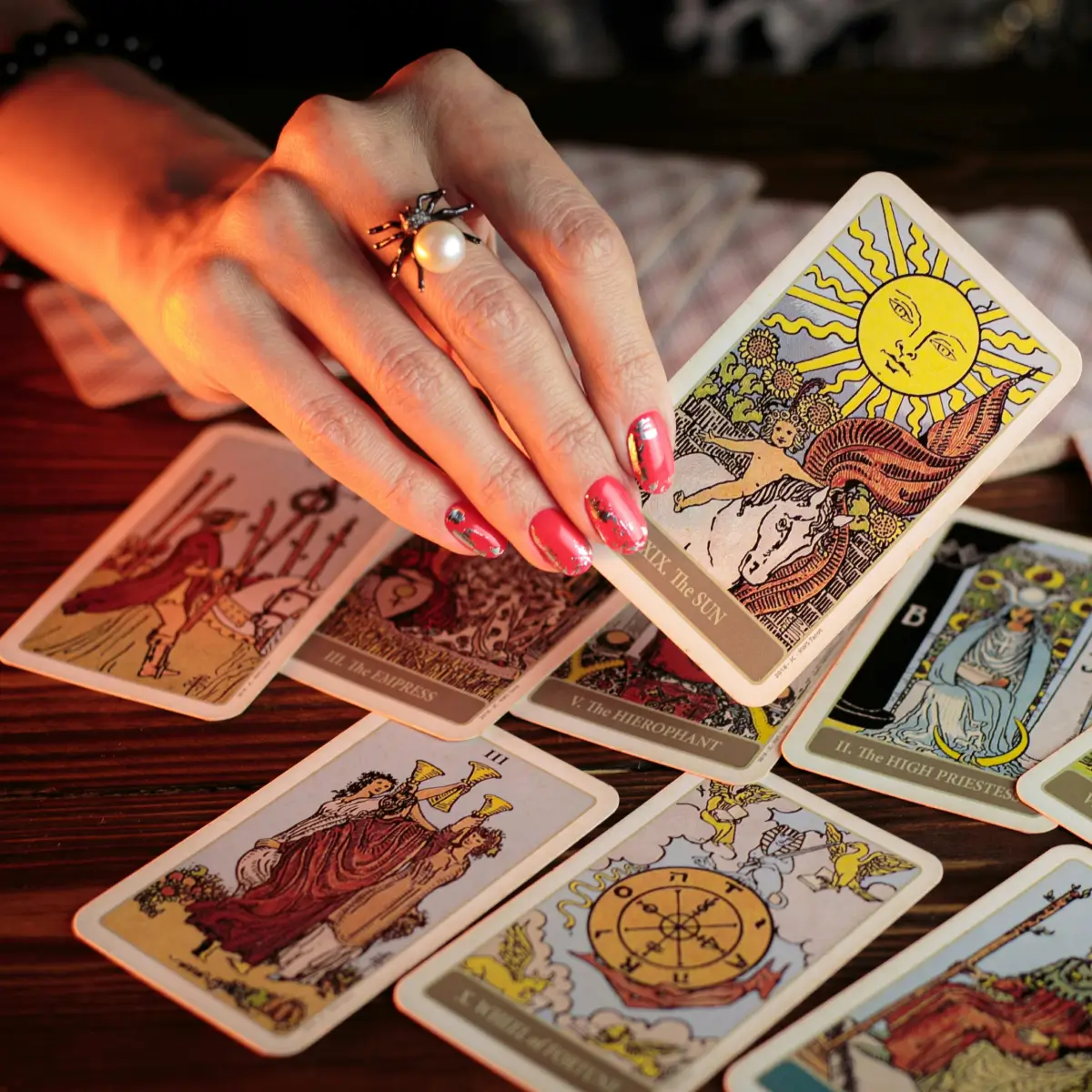 🔮 Būrimas Taro kortomis internetu – atsakymai, kurių ieškai